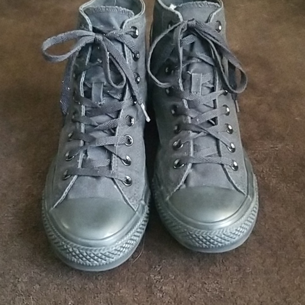 Mens black high top Converse shoes size 9